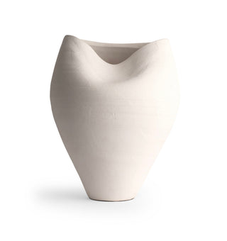 Ceramic vase with a waved front 