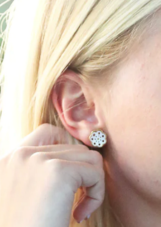 14k gold dipped Gardenia stud earring in mother of pearl.